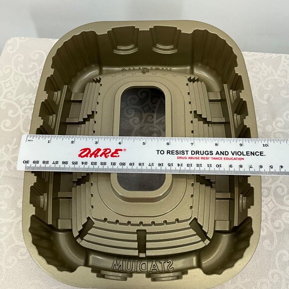 Nordic Ware Stadium-Shaped Cake Pan 9-Cup Capacity - Picture 5 of 6